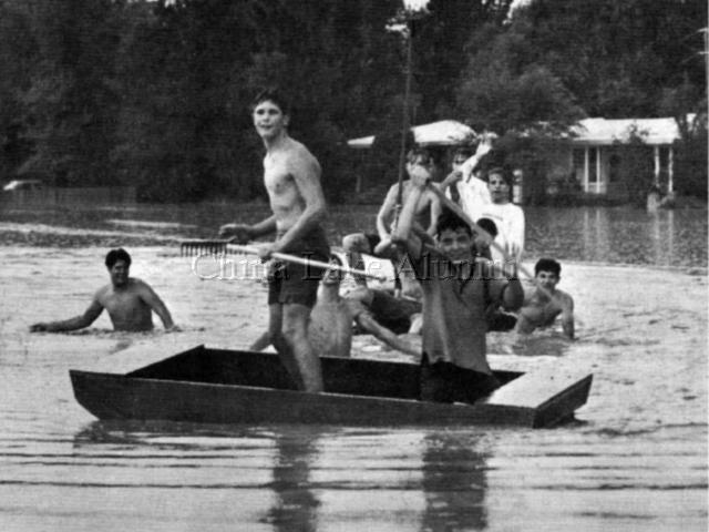 China Lakers boating